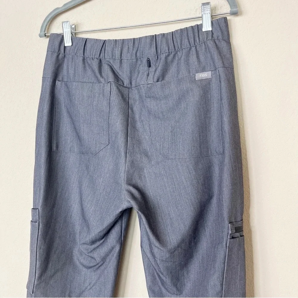 FIGS Men’s Gray Cargo‎ Jogger Scrub Pants